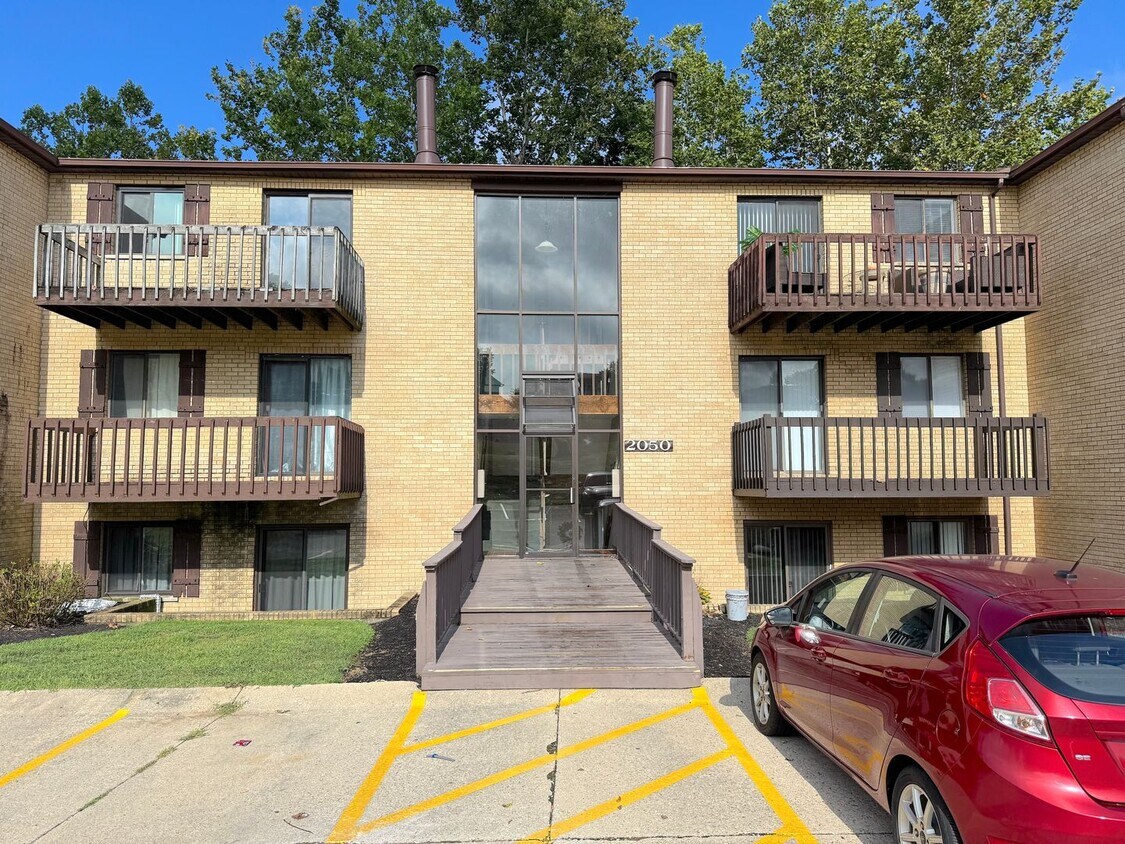 Foto principal - 2050 Augusta Blvd