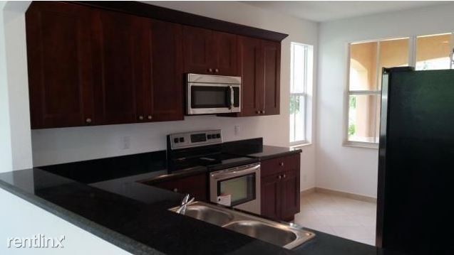 Building Photo - 3 br, 2.5 bath Townhome - 4936 Southwest 3...