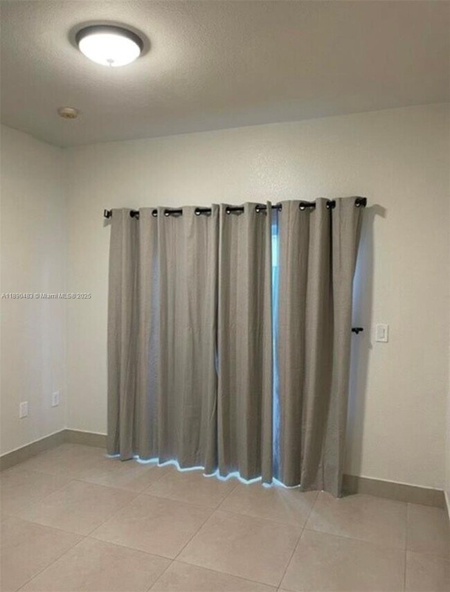 Foto del edificio - 1661 SE 29th Ct