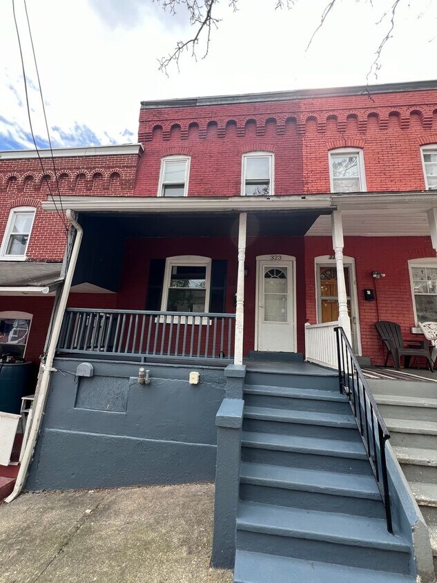 Foto principal - FOUR BEDROOM/ONE BATH ROW