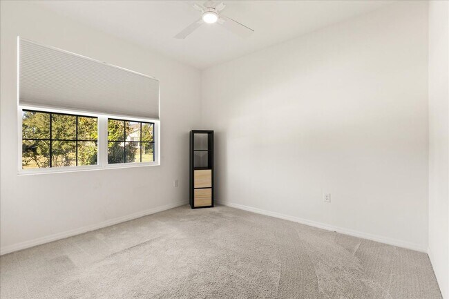 Foto del edificio - 8104 Penrose Pl
