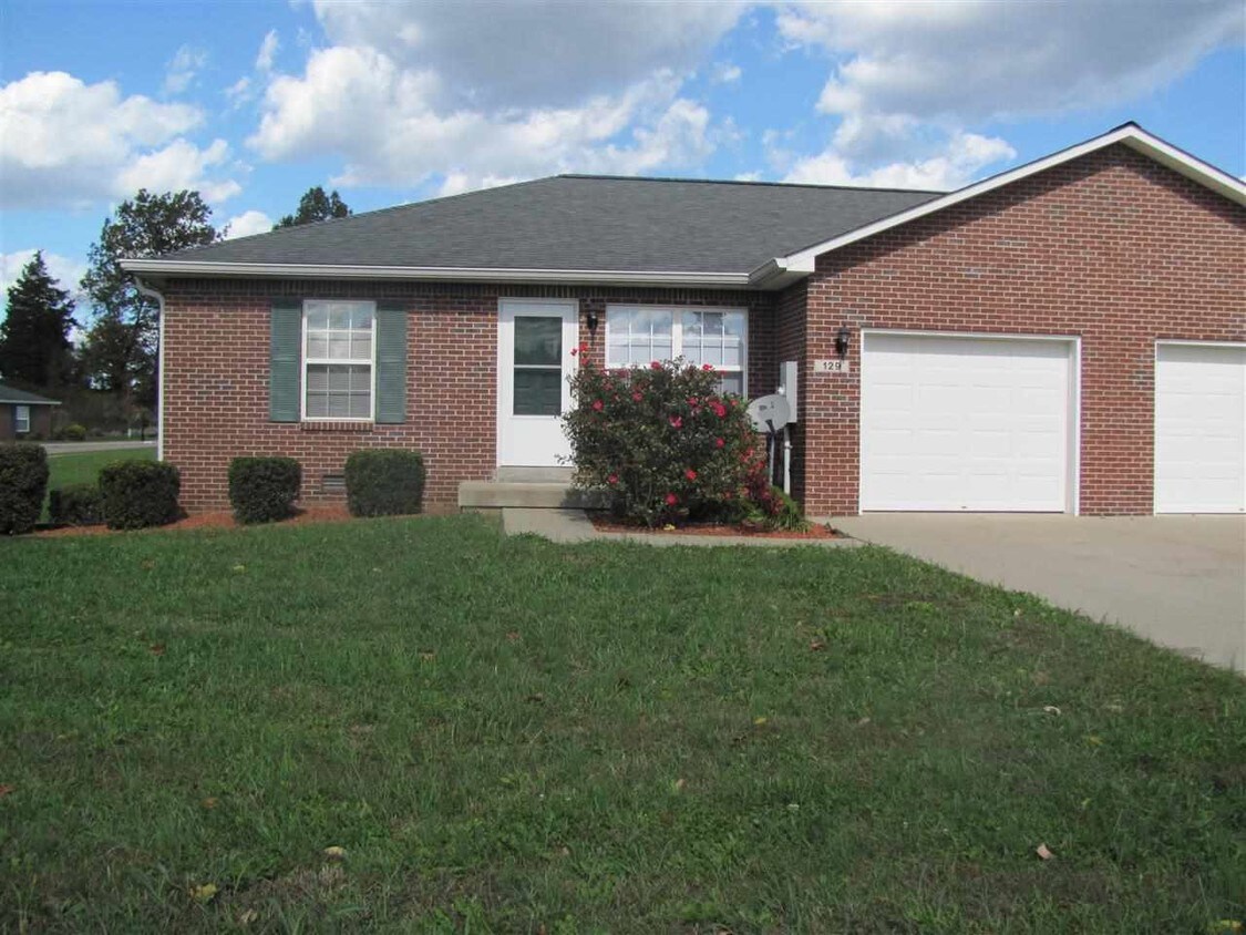 Primary Photo - 104 Croghan Way