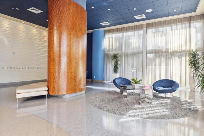 Foto del edificio - 6365 Collins Ave