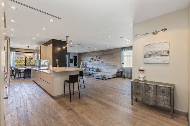 Foto del edificio - 423 N Palm Dr