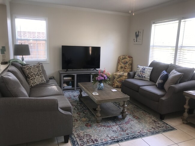 Foto del edificio - 818 Mccune Ct