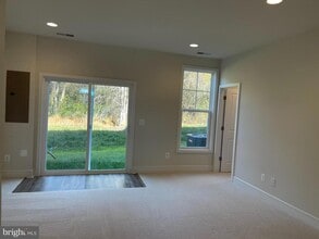 Building Photo - 127 Wake Robin Ct