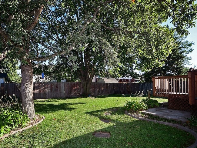 Building Photo - Southwest Omaha Beauty