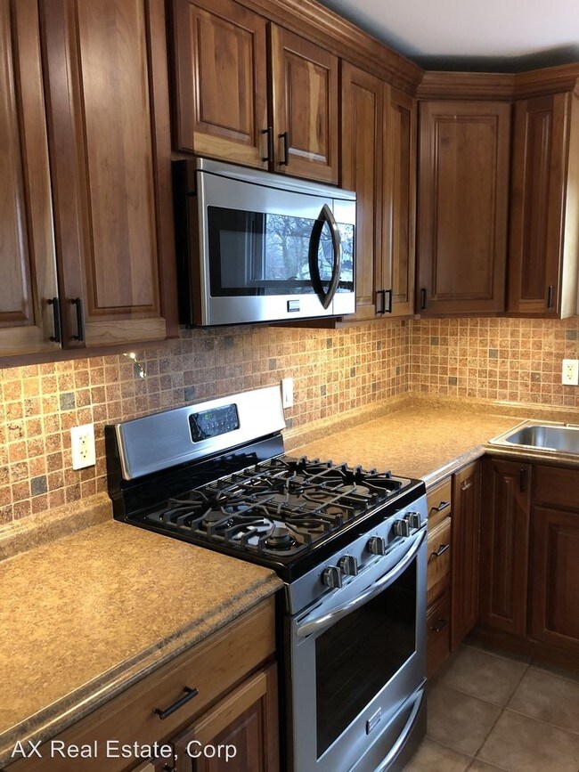 3 Br 1 Bath Apartment 17 Hunter St Condo For Rent In