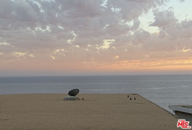 Foto del edificio - 18069 W Coastline Dr