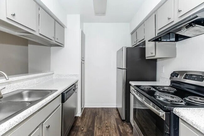 Foto del edificio - 4400 Memorial Dr