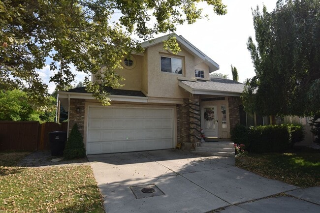 Photo - Bright Holladay 4 Bed Home – High Ceilings in Prime Location!!