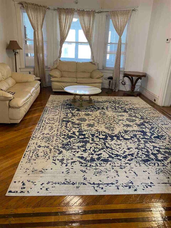 Foto del edificio - 163 Jewett Ave