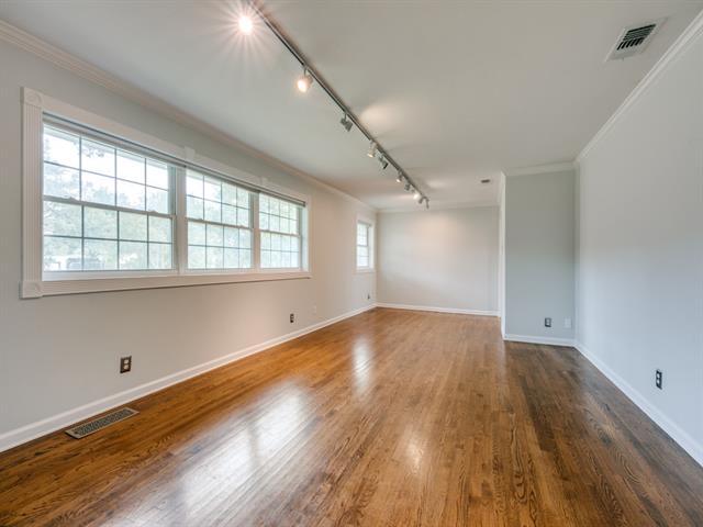 Foto del edificio - 10414 Westlawn Dr