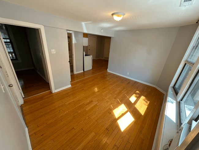 Building Photo - 2606 W Le Moyne St