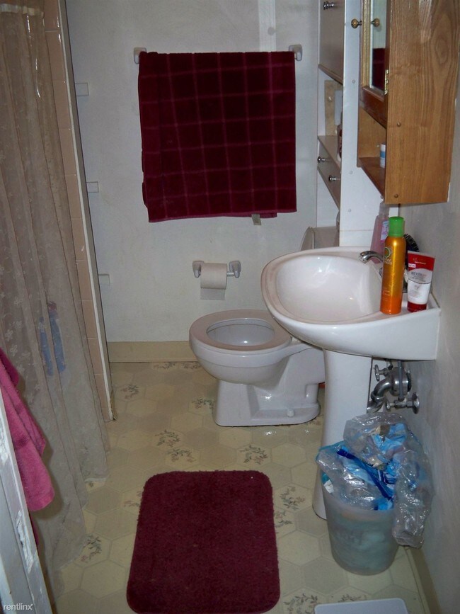 Foto del edificio - 5831 Holden St