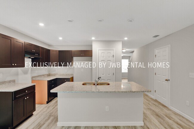 Building Photo - 8250 Halls Hammock Ct