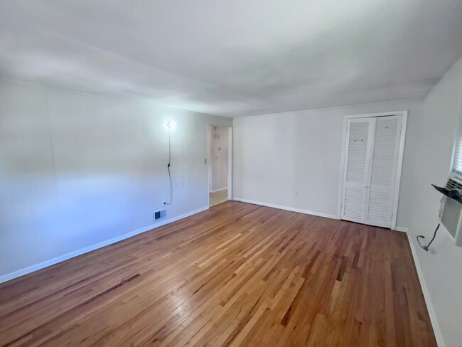 Building Photo - 40 Mettler St