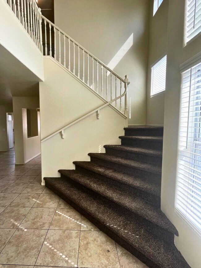 Foto del edificio - MOVE-IN READY 5BR/2.5BA SINGLE FAMILY HOME...