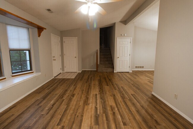 Building Photo - 3bd 2ba plus bonus room
