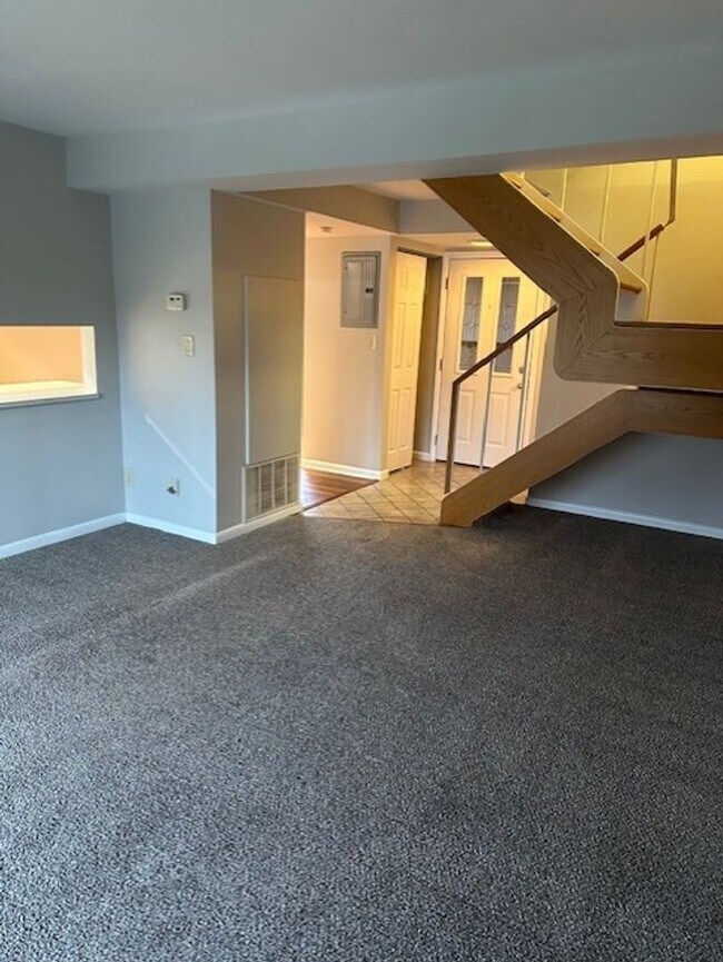 Foto del edificio - Two Bedroom Apartment for Rent - Marble Cliff/Grandview