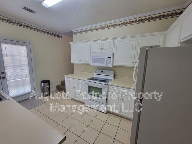 Building Photo - 211 Brook Ct