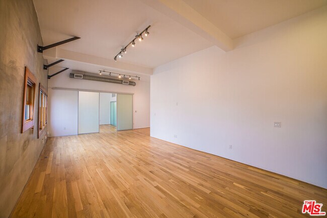 Foto del edificio - 8 Brooks Ave