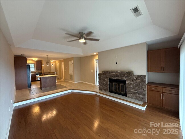 Foto del edificio - 9801 Emerald Point Dr