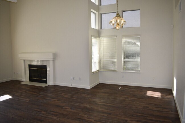 Building Photo - 5413 San Carlos Way