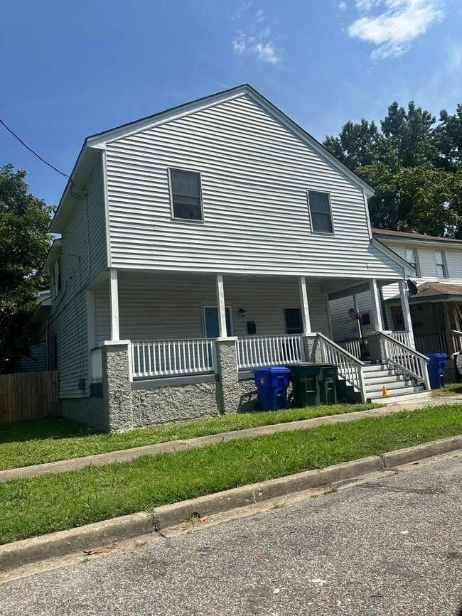 Photo - 3214 Peronne Ave Apartment