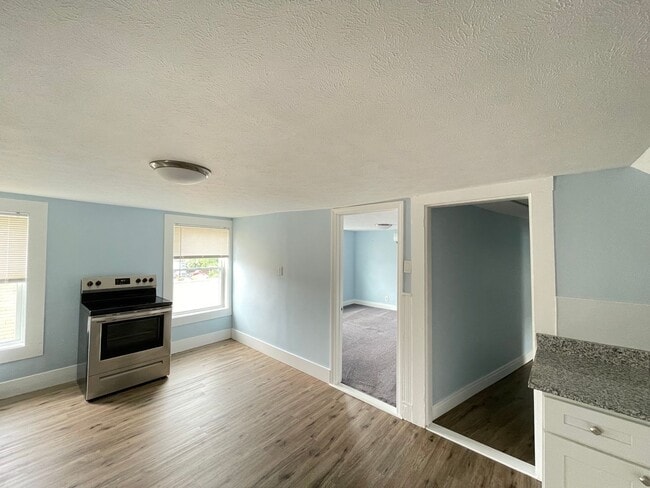 Building Photo - 139 W Hollis St