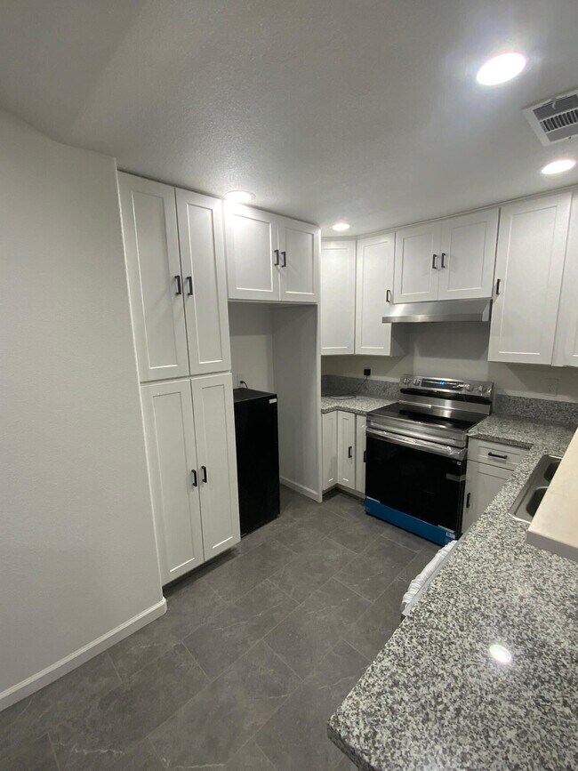 Foto del edificio - 1729 Bullard Ave.