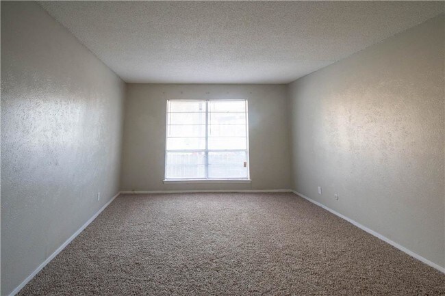 Building Photo - 5065 Ridglea Ln