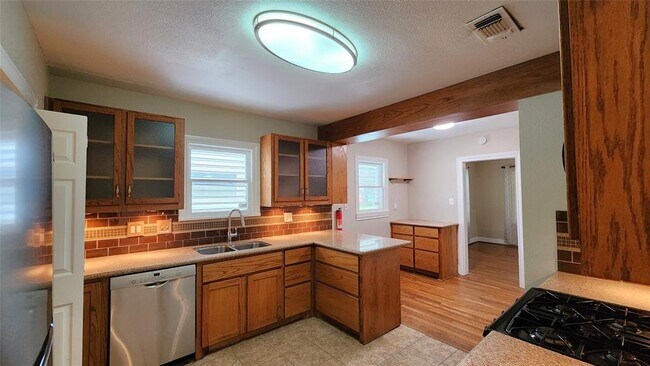 Building Photo - 4901 Houston Dr