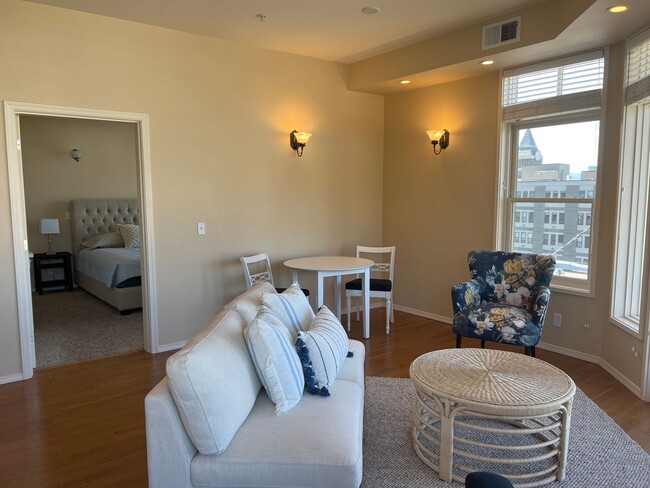Foto del edificio - 2 Bed / 2 Bath Bay-View Condo for Rent in ...