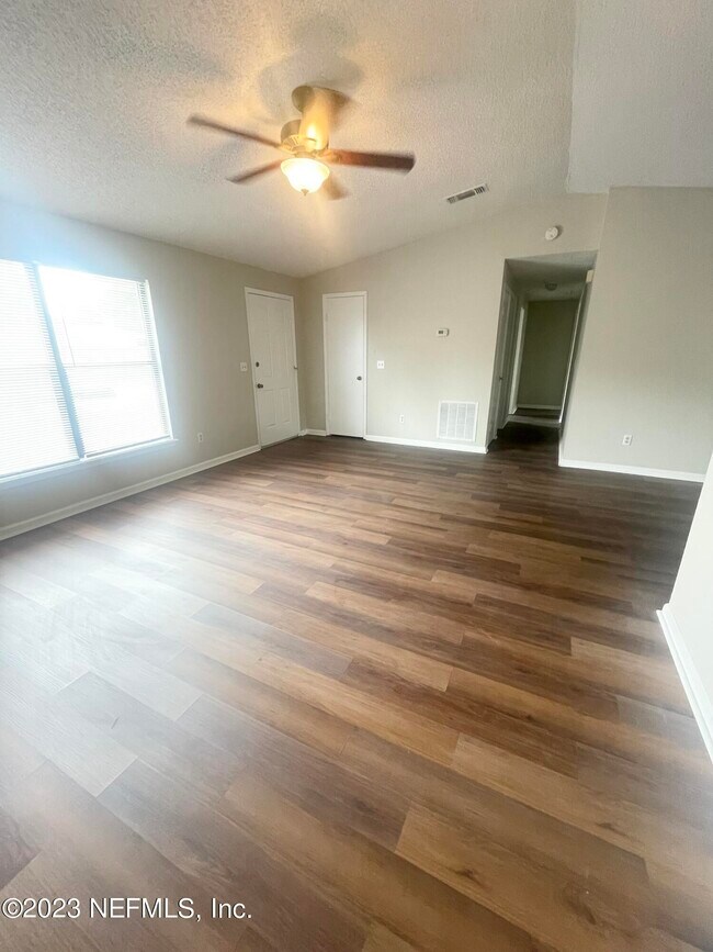 Foto del edificio - 7976 Shircliff Dr
