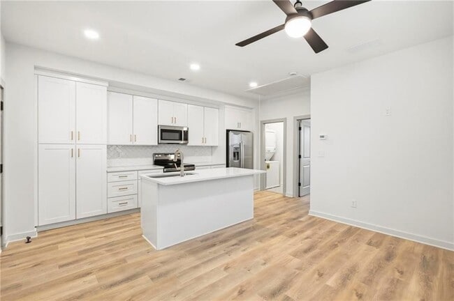 Building Photo - 122 Hilltop Dr SW