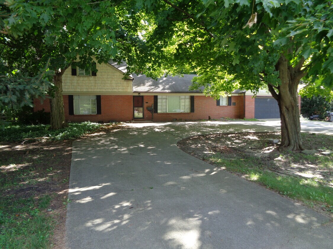 Primary Photo - 905 W Wooster St