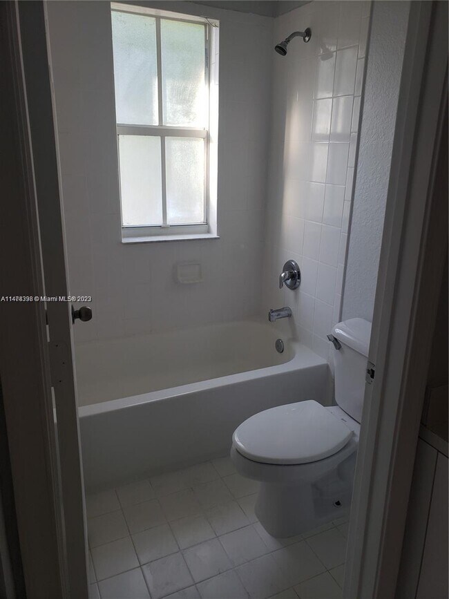 Building Photo - 806 N Santa Catalina Cir