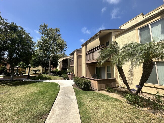 Foto del edificio - 5906 Rancho Mission Rd