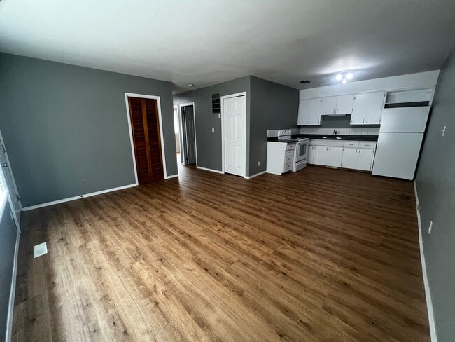 Building Photo - 7903-7995 95 Ave