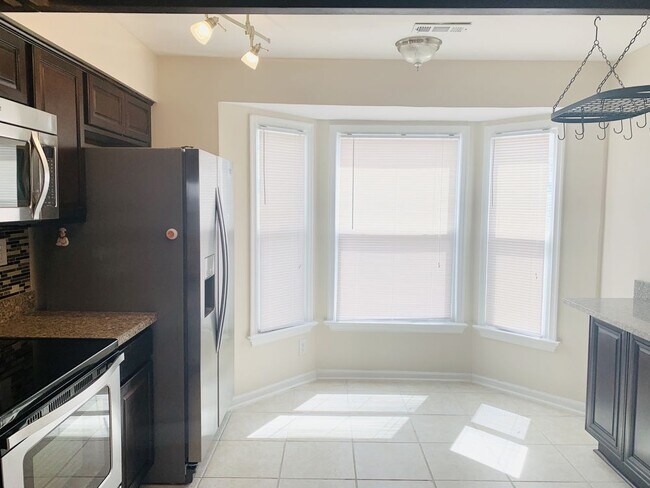 Building Photo - 1364 Battleford Dr