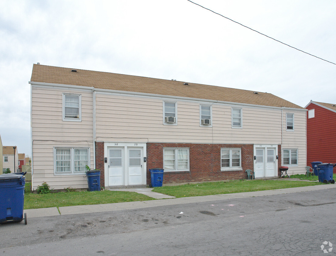 Building Photo - LaSalle Courts