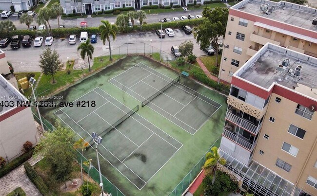 Foto del edificio - 403 NW 68th Ave