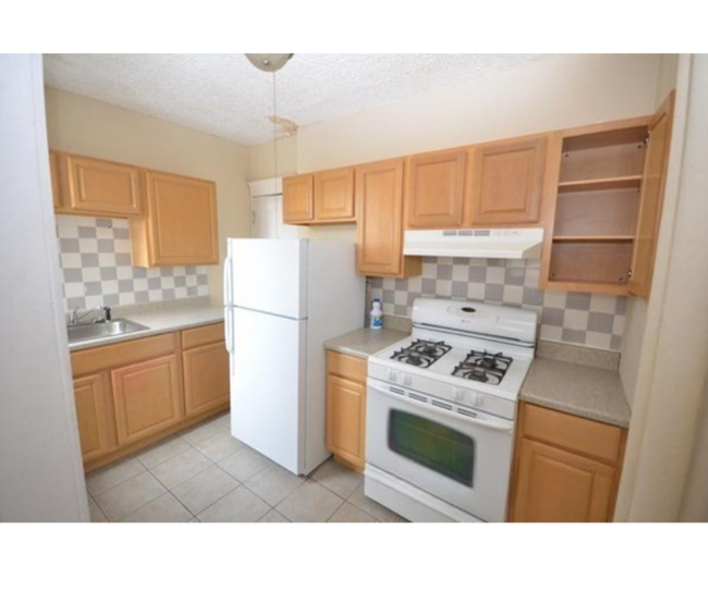 Building Photo - 239 Kelton St