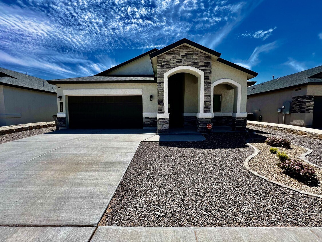 Foto principal - 14740 Mike a Mendoza Ave