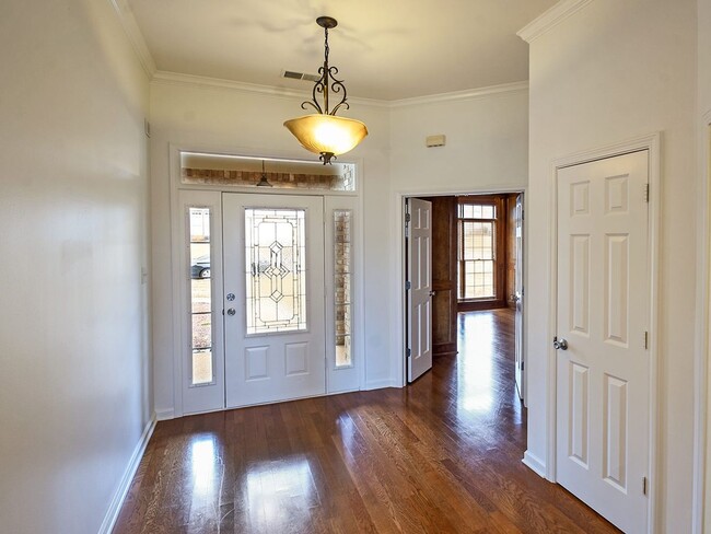 Building Photo - GORGEOUS 4 bed, 3.5 bath home near Macon a...