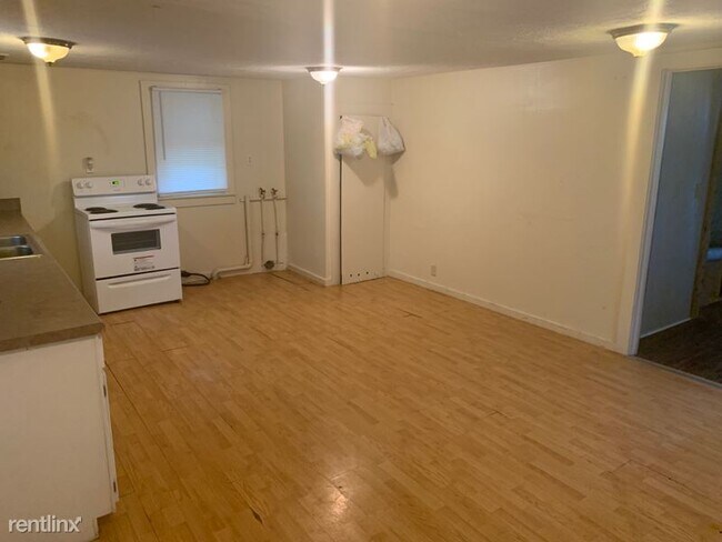 Building Photo - 2 br, 1 bath House - 319 West Vine