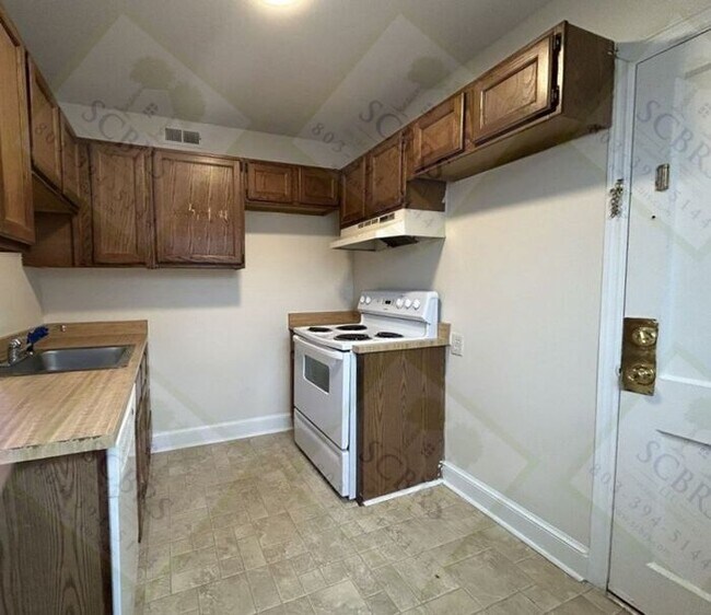 Building Photo - Hampton Hills 2 Bedroom, 1 Bath Condo