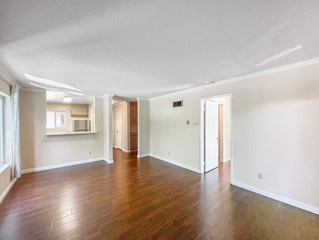 Foto del edificio - Modern Second-Story 2B/2BA in the Heart of San Diego with Resort-Style Amenities.