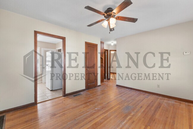 Building Photo - 1912 N Hood St